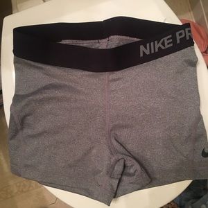 women’s Nike pro shorts size small